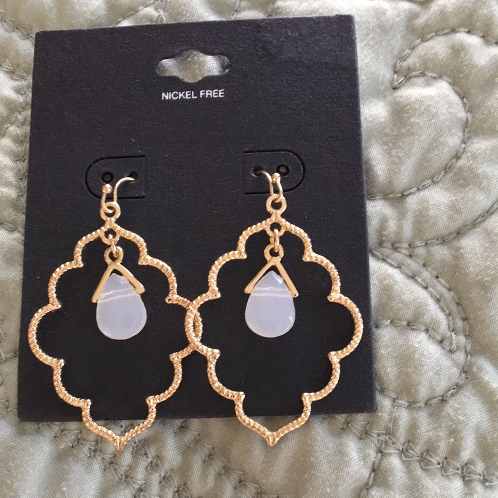 NWOT Gold earrings